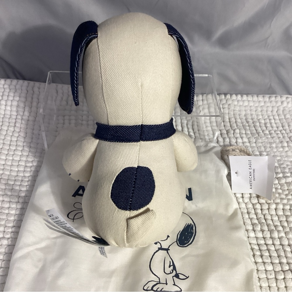 American Eagle Outfitters Snoopy 2024 Plush with Dust Bag NWT - Picture 3 of 9